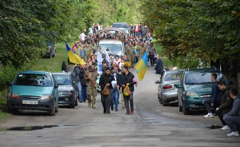 «Лікарі понад тиждень боролись за його життя»: на Вінниччині попрощалися з 49-річним героєм