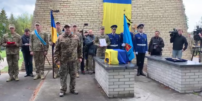 «Його ескадрилья, яку пізніше назвуть „Привид Києва“, наводила жах на ворогів»: легендарного льотчика поховали через декілька місяців після загибелі