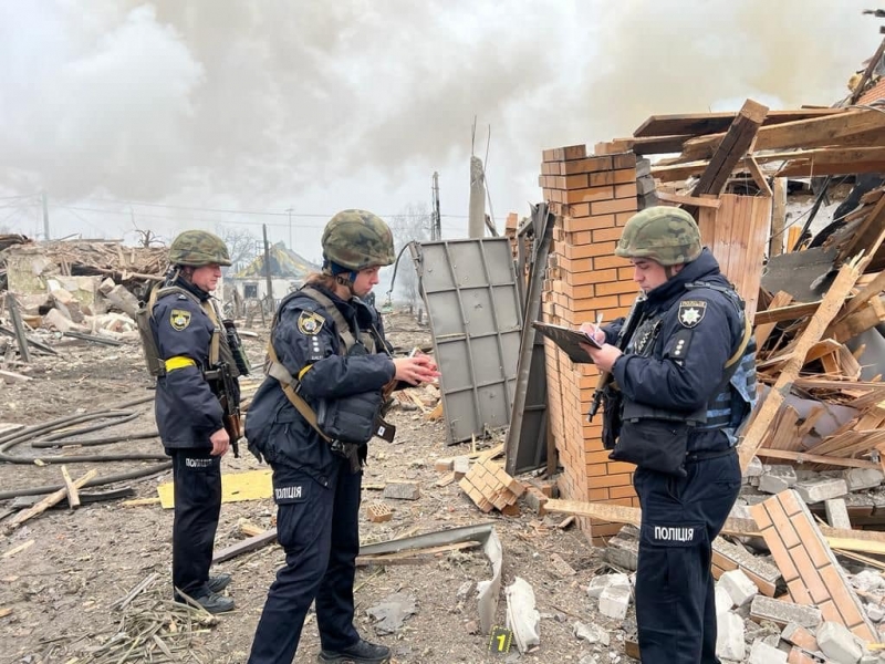 Рашисти завдали ракетного удару по Дніпру, у місті сильна пожежа (фото, відео)