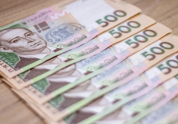 Некоторые украинцы могут получить 2200 гривен помощи: как подать заявку