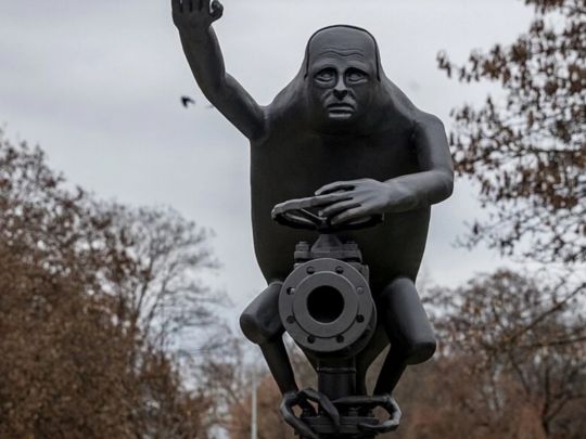 Вандали пошкодили усміхненого путіна у Празі