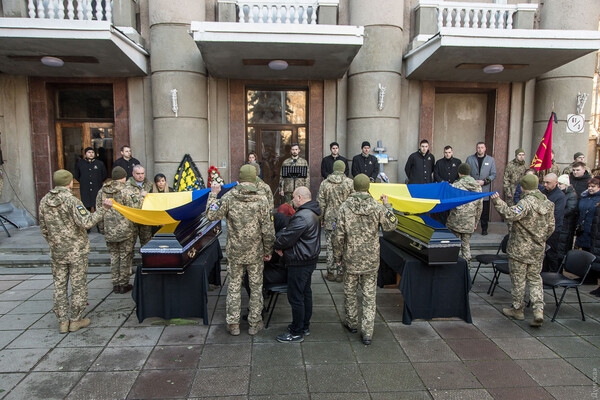 У дома офицеров простились с двумя одесситами, погибшими на фронте 