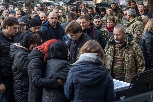 У дома офицеров простились с двумя одесситами, погибшими на фронте 
