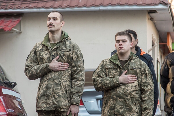 У дома офицеров простились с двумя одесситами, погибшими на фронте 