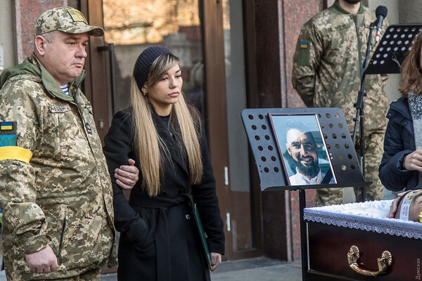 У дома офицеров простились с двумя одесситами, погибшими на фронте 