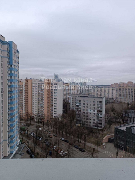 У центрі Києва спалахнула потужна пожежа: перші фото та відео