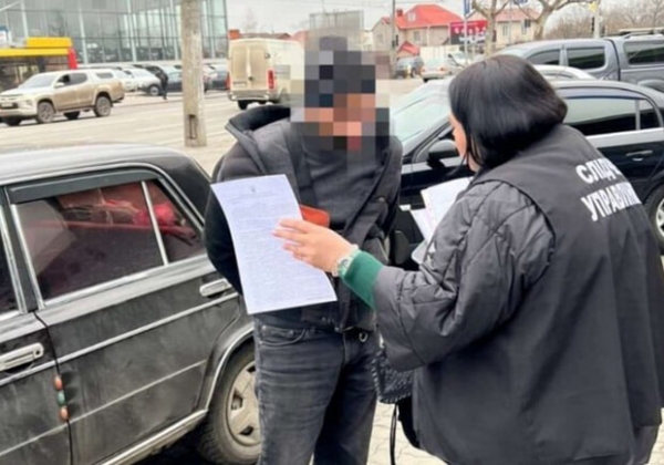 Одессит переправлял за границу уклонистов, передавая им документы на троих детей