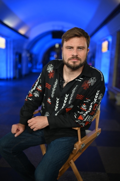 «Мама ховалася у підвалі будинку з котом та собакою»: Єгор Гордєєв про пережите за рік повномасштабного вторгнення рф