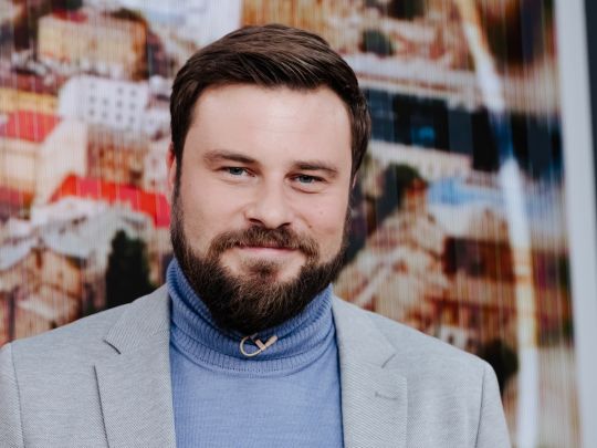 «Мама ховалася у підвалі будинку з котом та собакою»: Єгор Гордєєв про пережите за рік повномасштабного вторгнення рф
