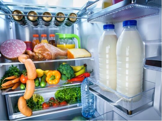 Продукти в холодильнику будуть зберігатися вдвічі довше: як правильно застосувати хитрий «трюк з трубочкою»