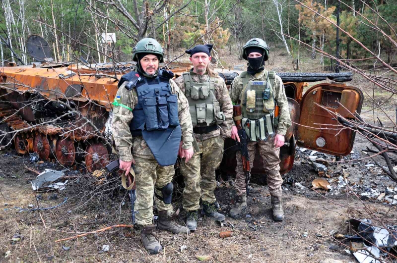 Батько з сином зупинили російську колону з 14 танків і БМП під час битви за Київ: це був їхній перший бій