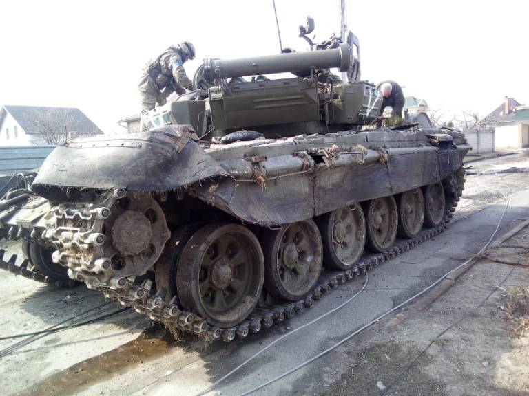 Батько з сином зупинили російську колону з 14 танків і БМП під час битви за Київ: це був їхній перший бій