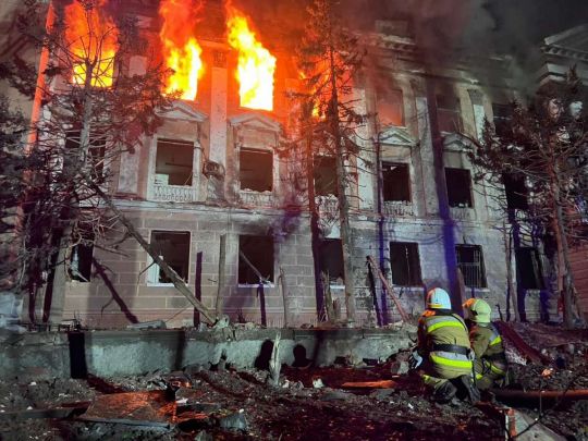 Окупанти вночі вдарили по Миколаєву ракетами: є жертви, багато поранених (фото, відео)