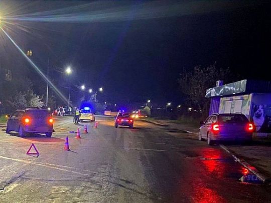 Під Києвом п'яний водій збив на тротуарі жінку з двома дітьми (фото)