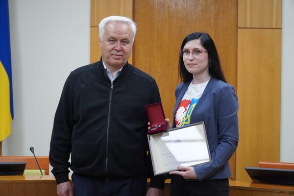 В Одессе "За оборону Украины" наградили волонтеров, предпринимателей и военного 