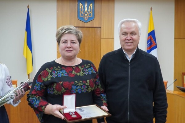 В Одессе "За оборону Украины" наградили волонтеров, предпринимателей и военного 