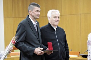 В Одессе "За оборону Украины" наградили волонтеров, предпринимателей и военного 