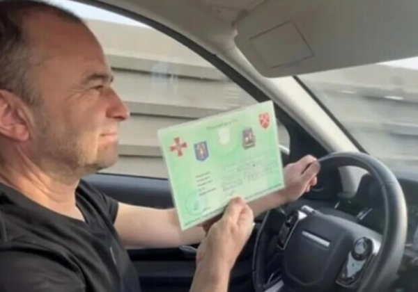 В КГГА рассказали, как Виктор Павлик мог получить спецпропуск