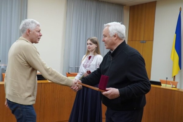 В Одессе "За оборону Украины" наградили волонтеров, предпринимателей и военного 