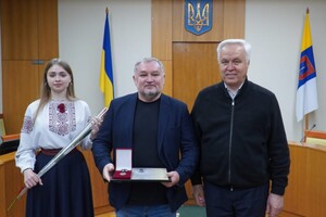 В Одессе "За оборону Украины" наградили волонтеров, предпринимателей и военного 