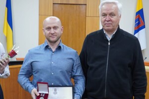 В Одессе "За оборону Украины" наградили волонтеров, предпринимателей и военного 