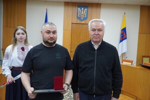 В Одессе "За оборону Украины" наградили волонтеров, предпринимателей и военного 