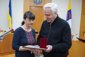В Одессе "За оборону Украины" наградили волонтеров, предпринимателей и военного 