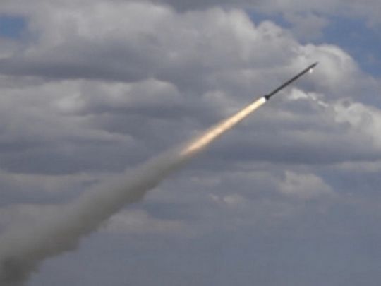 Ракетна атака ворога по Києву: уламки безпілотника пошкодили дах ТРЦ