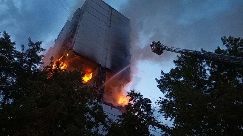 Десять квартир повністю або частково зруйновано внаслідок вибуху в київській багатоповерхівці: є жертви (фото, відео)
