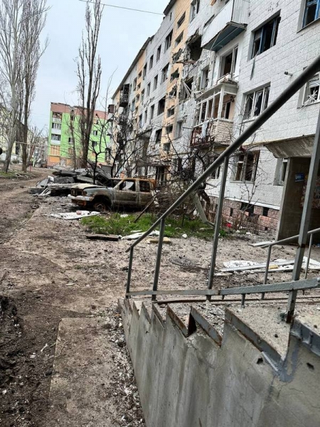 «Коли в Бахмуті я несла трирічну дитину, російський снайпер відкрив по нас вогонь»: волонтерка, ризикуючи собою, рятує людей