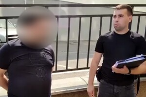 В Одессе мужчина переоделся в женщину и украл полмиллиона долларов из квартиры на Французском бульваре