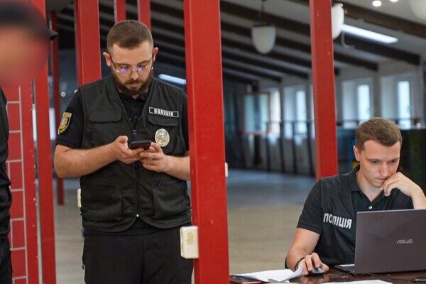 В Одессе "накрыли" работу нескольких колл-центров В Одессе "накрыли" работу нескольких колл-центров