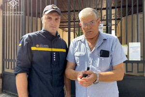 Одесские пожарные спасли стрижа Арчи