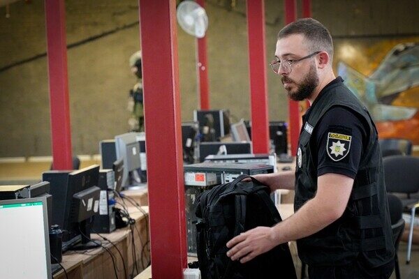 В Одессе "накрыли" работу нескольких колл-центров В Одессе "накрыли" работу нескольких колл-центров