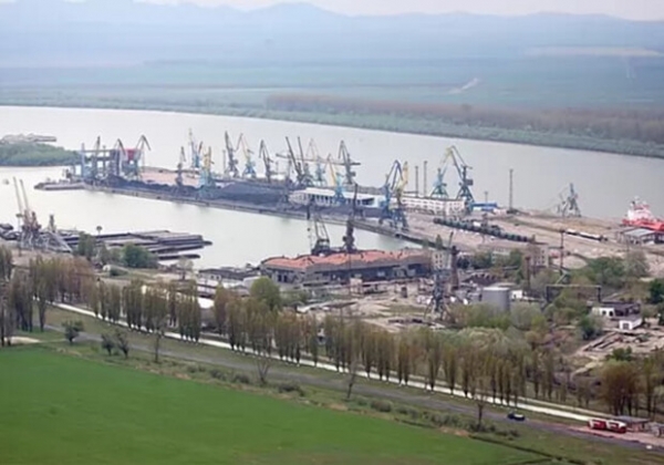 Атака на порт Рени: румынское судно попало под обстрел РФ