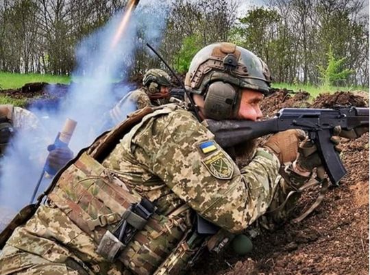 «Місцями ворог опиняється в пастці»: Сирський про бої на Бахмутському напрямку