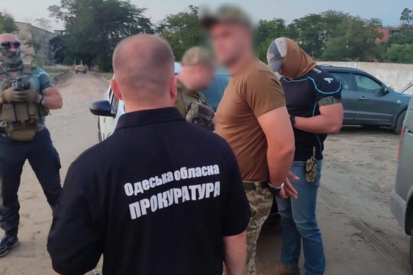 Начальник и инспектор отдела погранслужбы в Одесской области брали взятки при осмотре суден