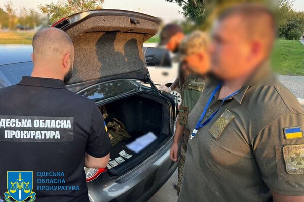 Начальник и инспектор отдела погранслужбы в Одесской области брали взятки при осмотре суден