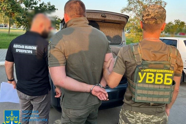 Начальник и инспектор отдела погранслужбы в Одесской области брали взятки при осмотре суден