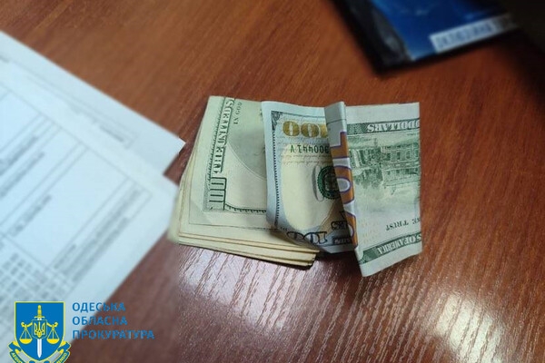 Начальник и инспектор отдела погранслужбы в Одесской области брали взятки при осмотре суден