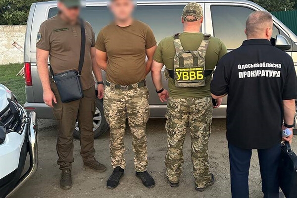 Начальник и инспектор отдела погранслужбы в Одесской области брали взятки при осмотре суден