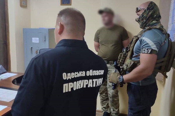 Начальник и инспектор отдела погранслужбы в Одесской области брали взятки при осмотре суден