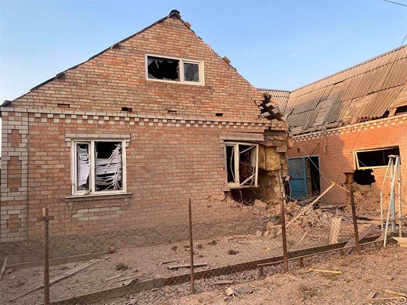 Росіяни обстріляли Нікополь з важкої артилерії: постраждала жінка, пошкоджено будинки і лінії електропередач