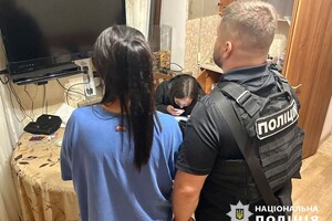 В Одессе задержали сутенершу, которая торговала девушками через телеграм (видео)