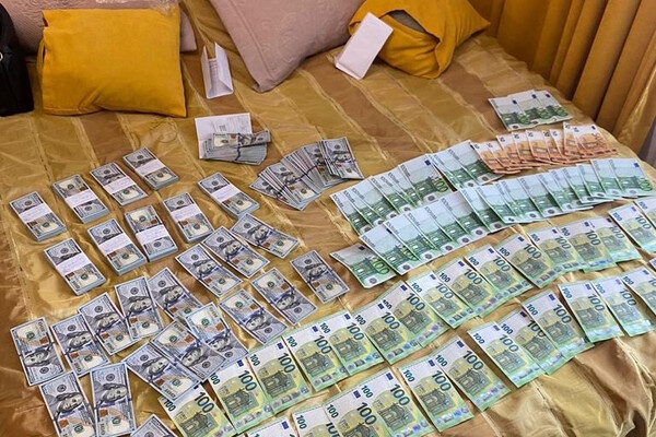 В Одесской области чиновник требовал "откат" от инвесторов за установку солнечных панелей