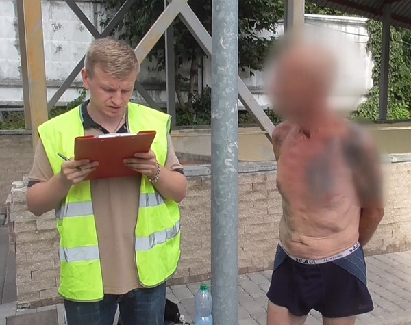 Повалив на підлогу і задушив ременем від сумки: в Києві чоловік жорстоко вбив рідну сестру