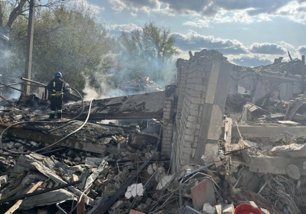 В Харьковской области россияне нанесли ракетный удар по магазину и кафе