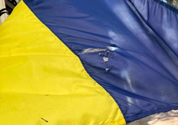 В центре Одессы 18-летний публично надругался над флагом Украины