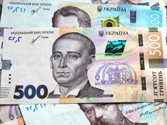 Декілька категорій українок отримають матдопомогу від міжнародного фонду: хто може на неї претендувати і як оформити