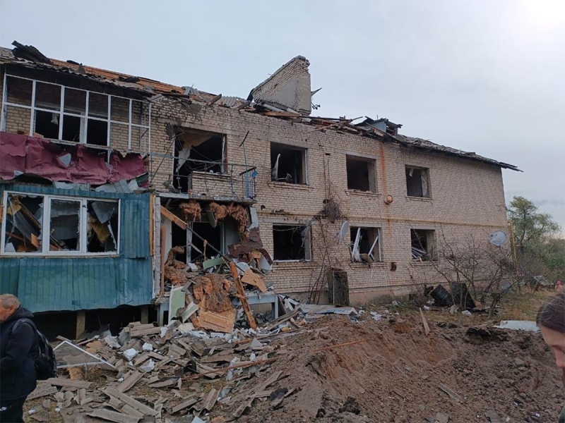 Російські терористи ударили ракетою по селу під Харковом: двоє потерпілих